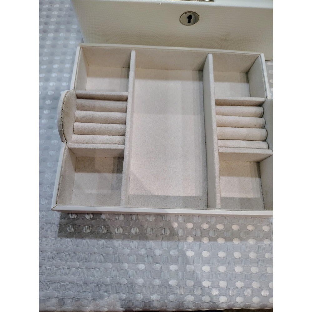 Wolf Pottery Barn Ivory Jewelry Box With Key Leatherette - Picture 12 of 16